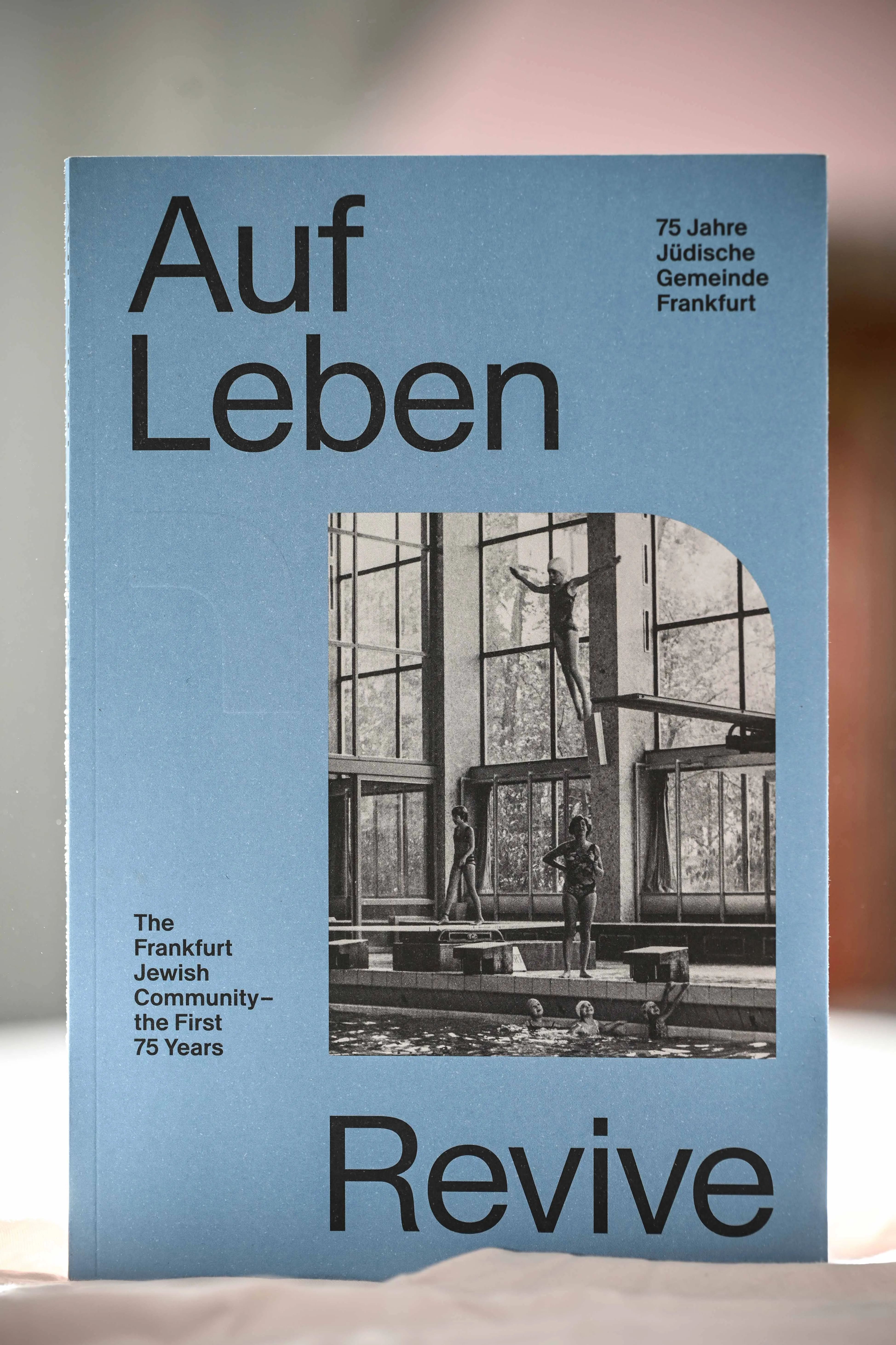 Exhibition catalog »Revive. 75 Years of the Jewish Community of Frankfurt«
